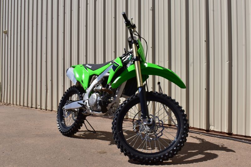 2023 KAWASAKI KX 250 in a GREEN exterior color. Family PowerSports (877) 886-1997 familypowersports.com 