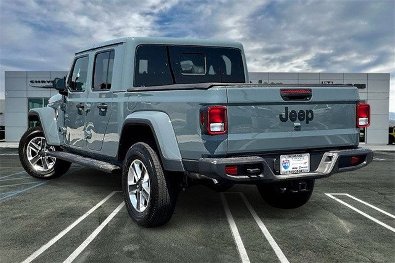 2024 Jeep Gladiator Sport S 4x4Image 2