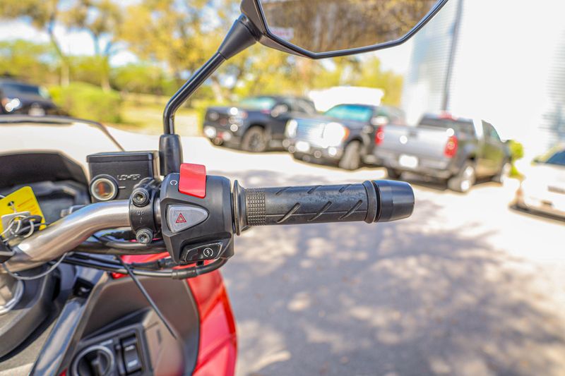 USED 2022 HONDA ADV 150 Image 4