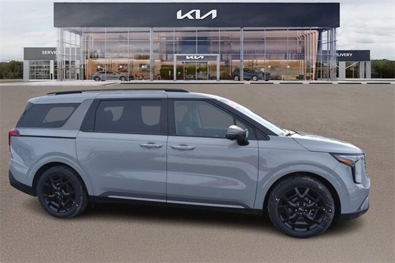 2025 Kia Carnival SX PrestigeImage 2