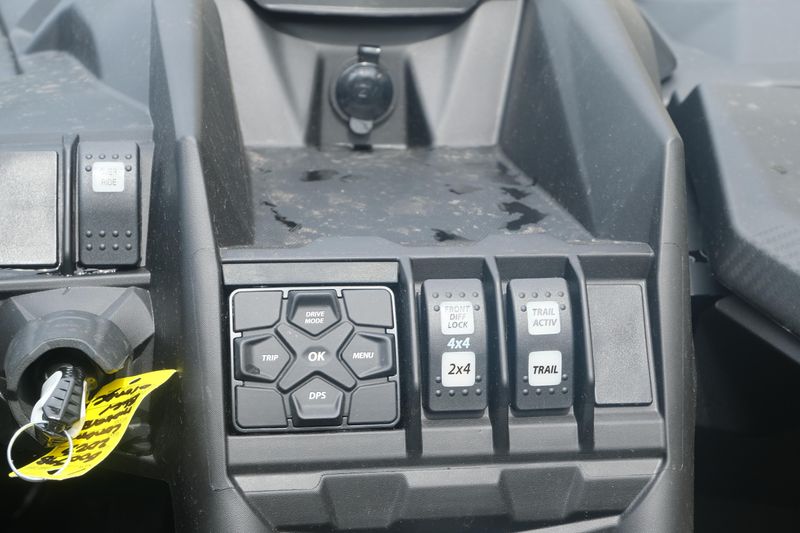 2025 Can-Am MAVERICK X3 MAX RS TURBO SCANDI BLUE AND ORANGE CRUSH Image 15