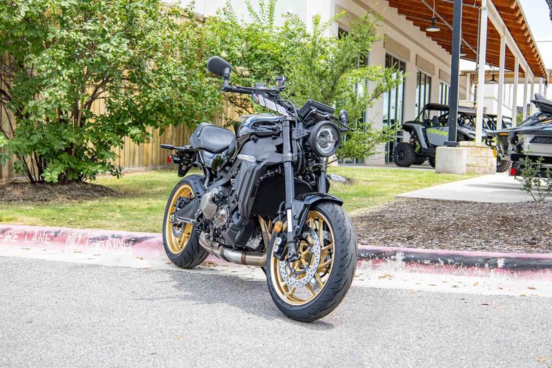 New 2025 Yamaha XSR900  RAVEN Image 1