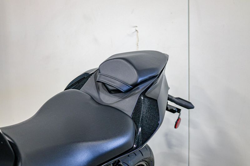2025 Kawasaki NINJA ZX4R ABS METALLIC SPARK BLACK Image 5