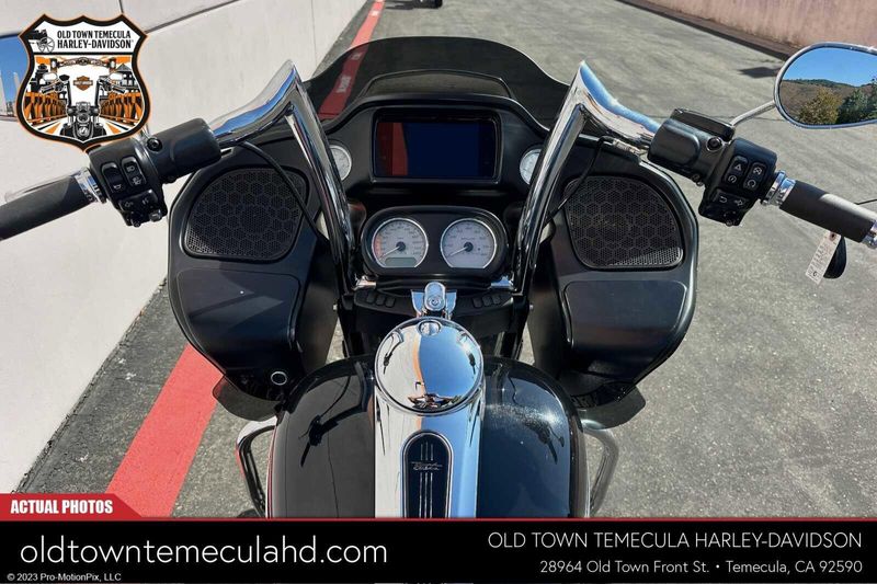 2022 Harley-Davidson Road Glide in a Black exterior color. BMW Motorcycles of Temecula – Southern California (951) 506-6903 bmwmotorcyclesoftemecula.com 