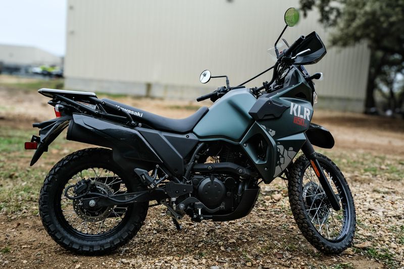 2025 Kawasaki KLR 650 S METALLIC MATTE OLD SCHOOL GREENImage 3