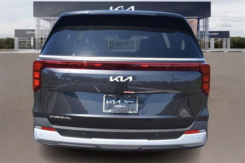 2025 Kia Carnival LXImage 4