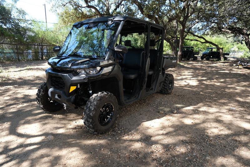 2025 Can-Am DEFENDER MAX DPS HD9 STEALTH BLACKImage 2