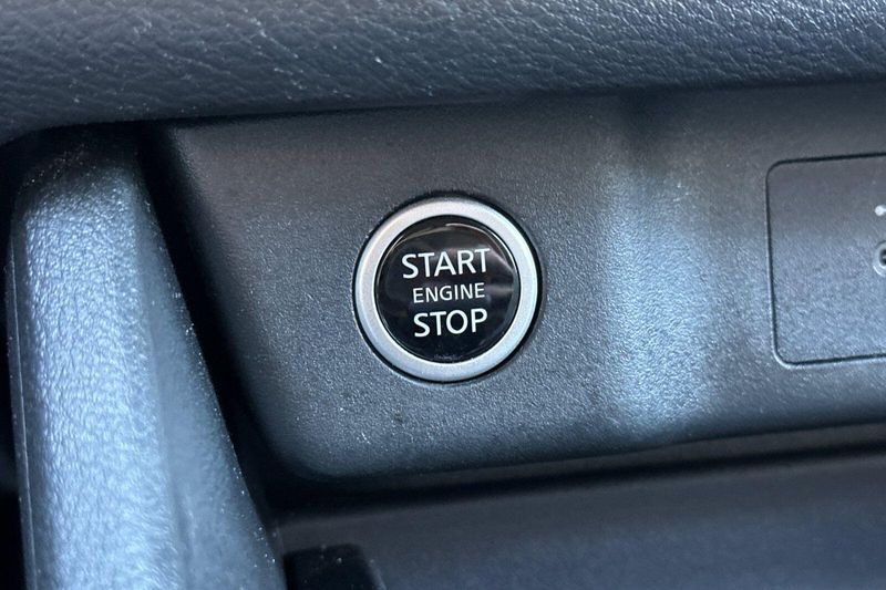 Used 2023 Nissan Rogue SVImage 25