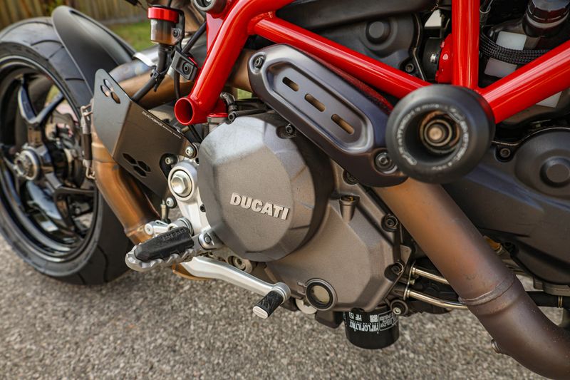USED 2020 DUCATI HYPERMOTARD 950 SP Image 16