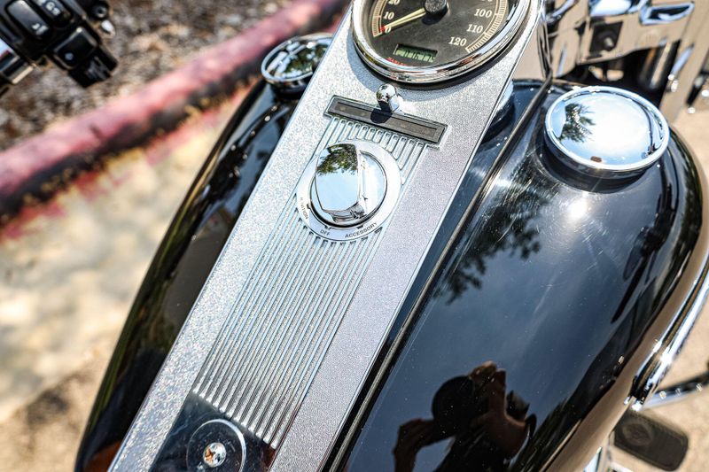 2007 HARLEY ROAD KING CLASSIC  BLACK Image 22