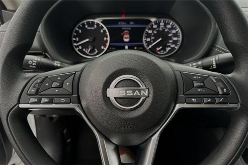 New 2025 Nissan Sentra SVImage 19