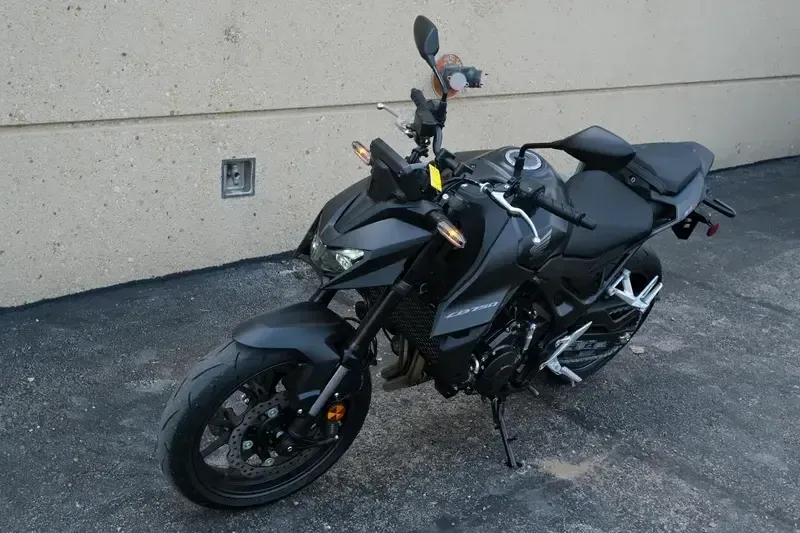2025 Honda CB750 HORNET MATTE BLACK METALLIC Image 3