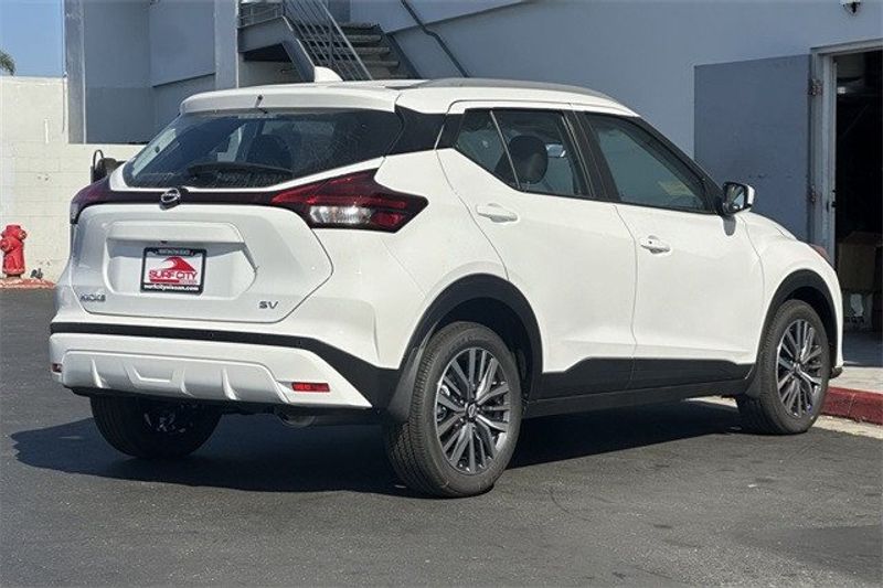 2024 Nissan Kicks SVImage 3