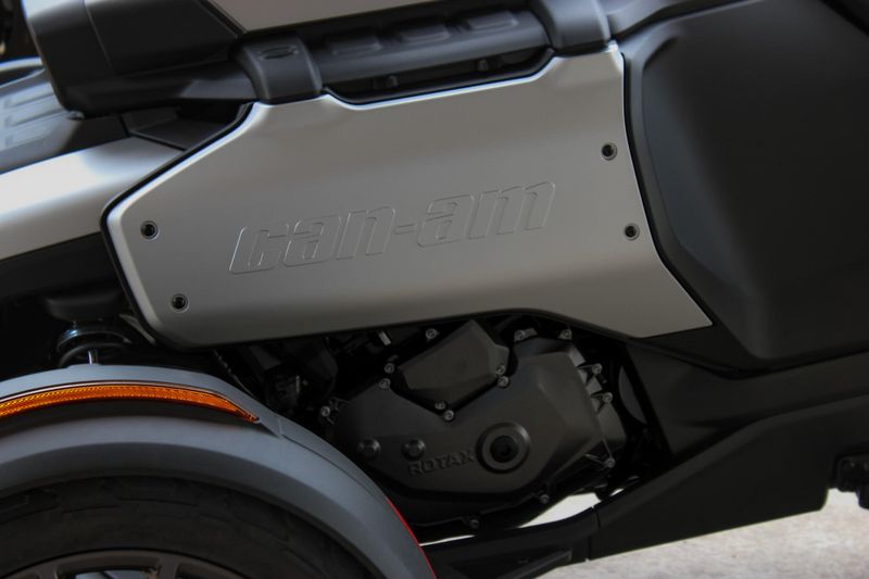 2025 Can-Am CANYON XT STERLING SILVER SATIN Image 21