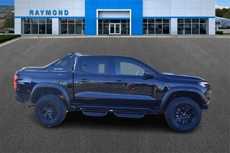 Used 2025 Chevrolet Colorado ZR2Image 2