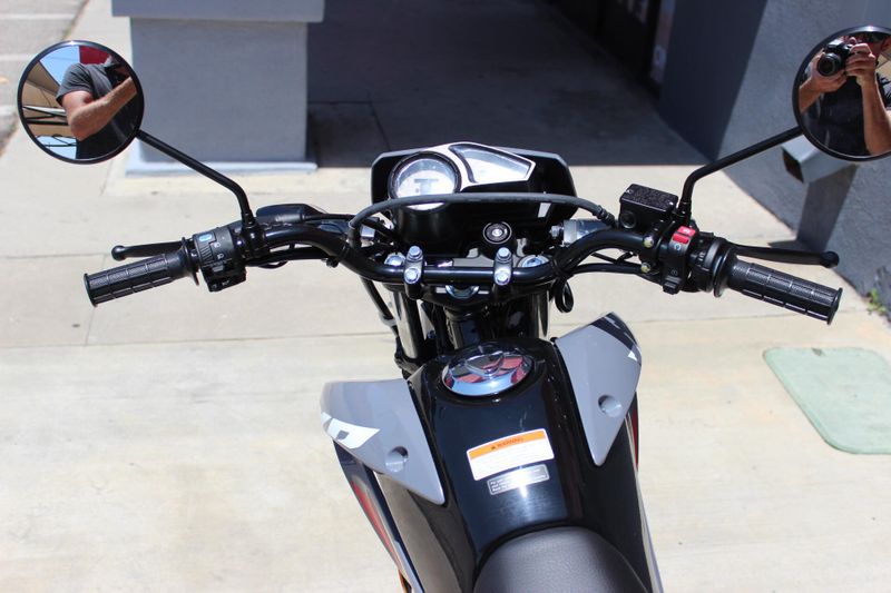 2025 Honda XR150L Image 6