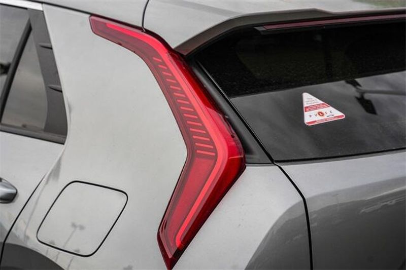 New 2025 Kia Niro EX TouringImage 18