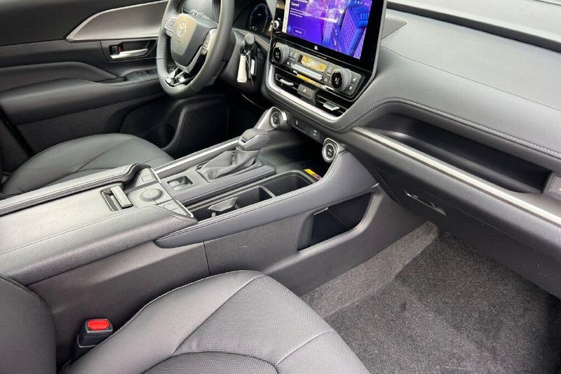 New 2026 Toyota Grand Highlander Hybrid Nightshade EditionImage 16