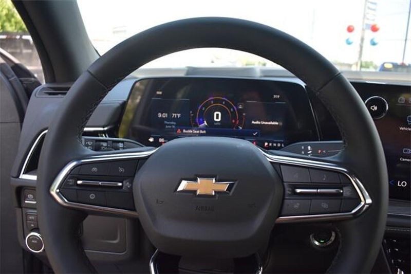 New 2025 Chevrolet Suburban PremierImage 30