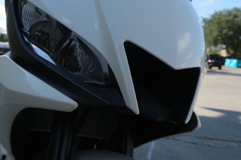 USED 2024 YAMAHA YZFR3 ABS Image 9