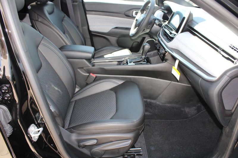 2025 Jeep Compass Latitude photo 22