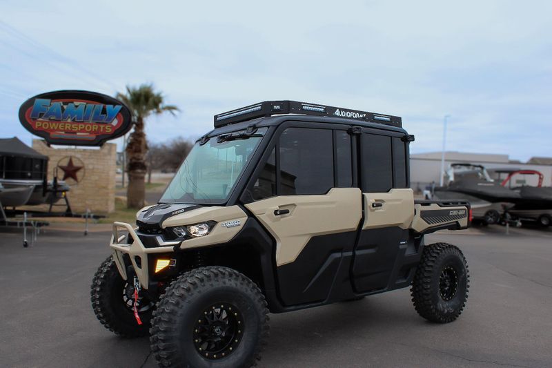 2025 Can-Am DEFENDER MAX LIMITED CAB HD10 DESERT TAN AND STEALTH BLACKImage 21