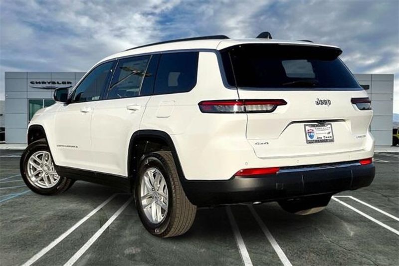 New 2025 Jeep Grand Cherokee L Laredo 4x4Image 2