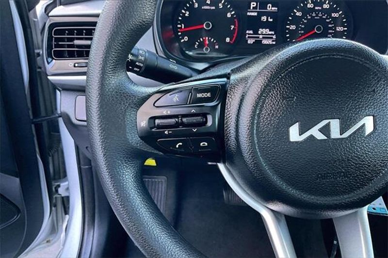2023 Kia Rio LXImage 18