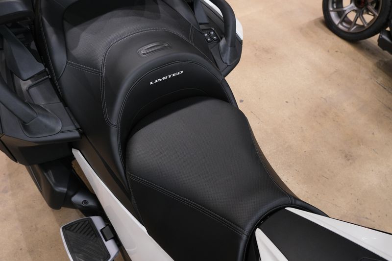 NEW 2026 CAN-AM SPYDER RT LIMITED Image 13