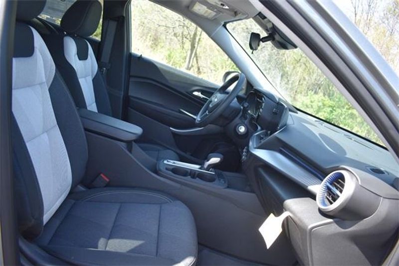 2025 Chevrolet Trax LSImage 12