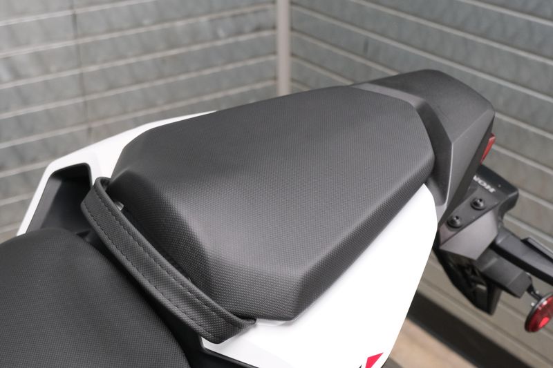 NEW 2025 HONDA CB750 HORNET Image 18