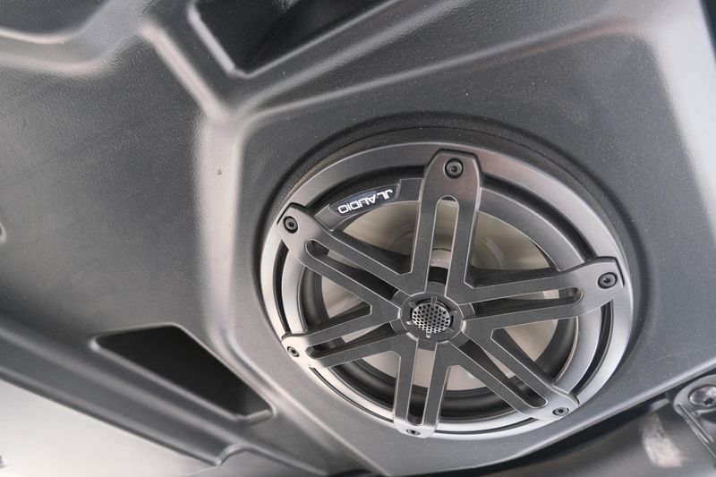 NEW 2026 CAN-AM DEFENDER MAX XT HD11 Image 36