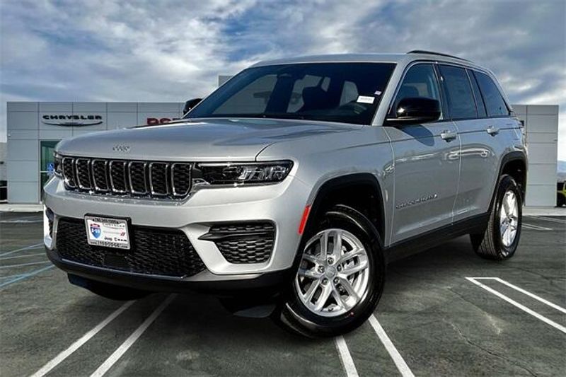 2025 Jeep Grand Cherokee Laredo X 4x4Image 1