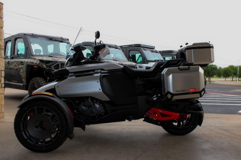 2025 Can-Am CANYON XT STERLING SILVER SATIN Image 3