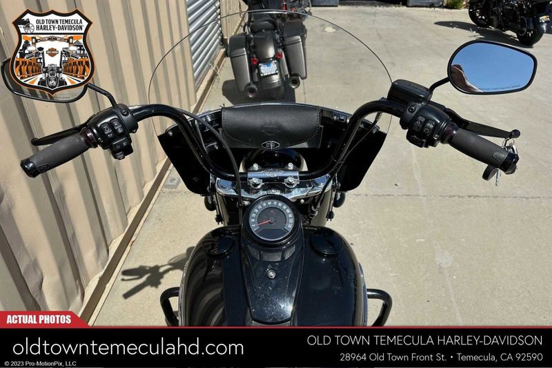 2018 Harley-Davidson Softail in a BLACK W/PINSTRIPE exterior color. BMW Motorcycles of Temecula – Southern California (951) 506-6903 bmwmotorcyclesoftemecula.com 