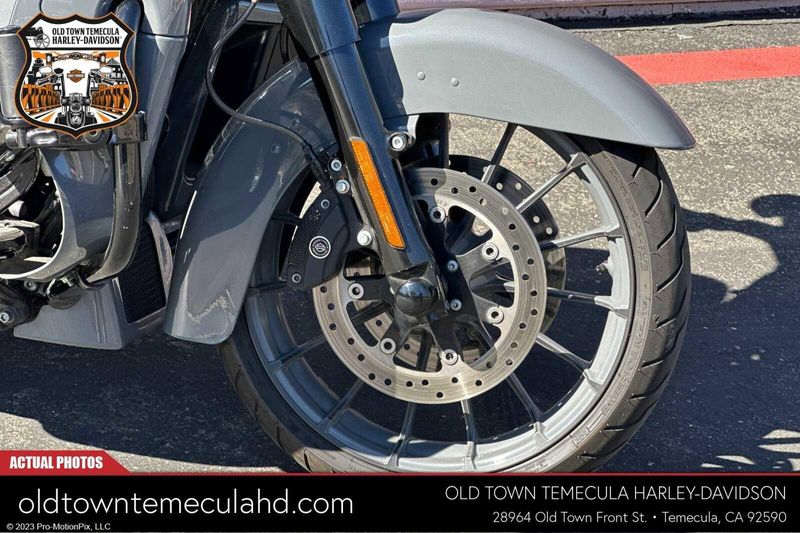 2018 Harley-Davidson Street Glide in a GUNSHIP GRAY exterior color. BMW Motorcycles of Temecula – Southern California (951) 506-6903 bmwmotorcyclesoftemecula.com 