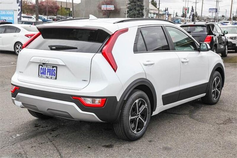 2025 Kia Niro LXImage 17