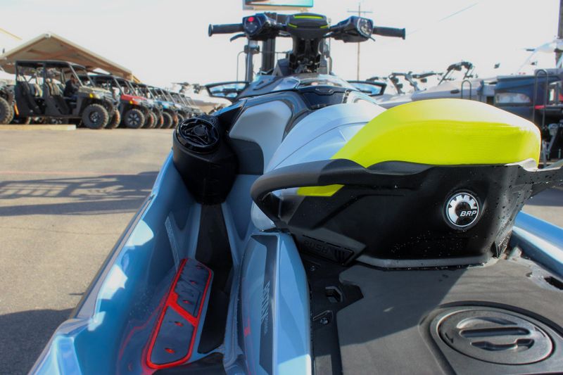 2025 SEADOO RXTX 325 WITH SOUND SYSTEM ICE METAL AND MANTA GREEN Image 13