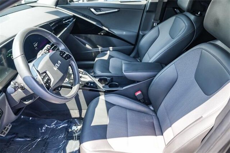 Used 2024 Kia Niro EX TouringImage 19