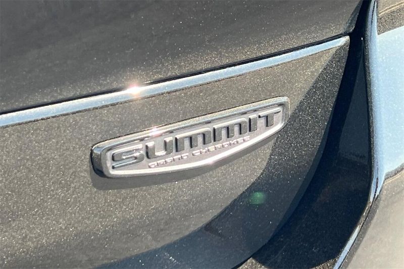 2025 Jeep Grand Cherokee L Summit Reserve photo 25