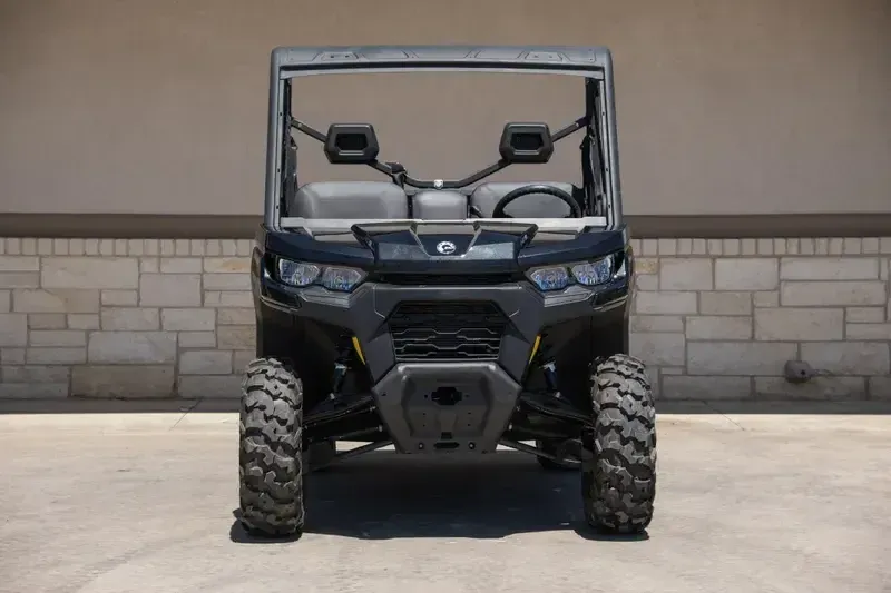 2025 Can-Am DEFENDER DPS HD10 STEALTH BLACKImage 5