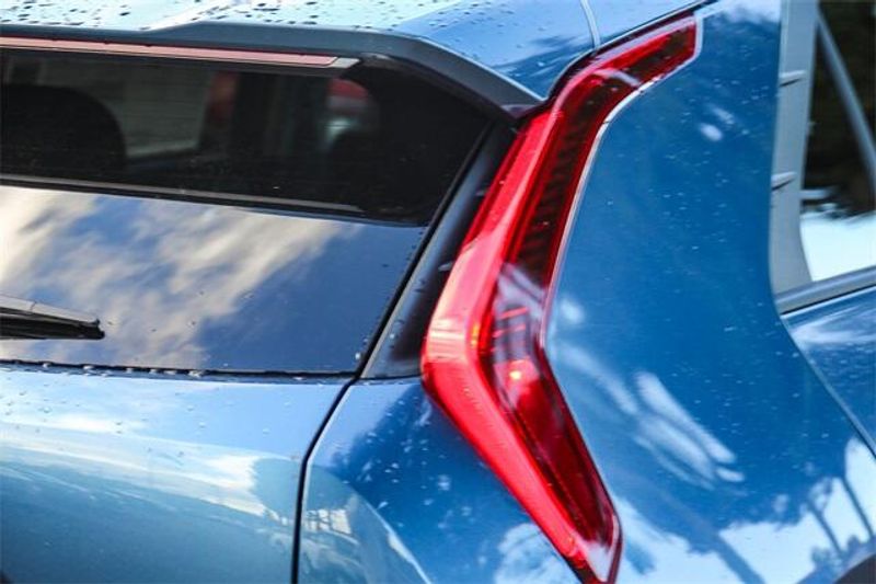 New 2025 Kia Niro EXImage 18
