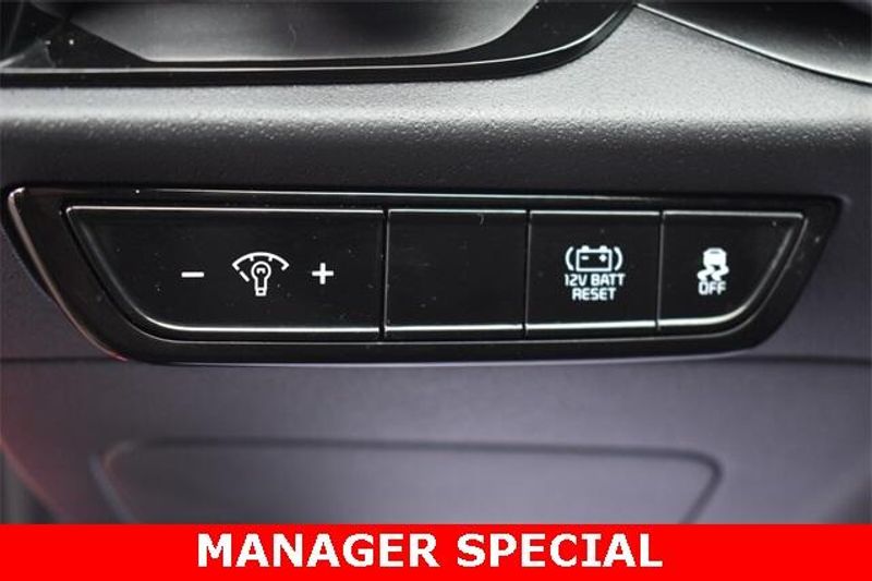 New 2025 Kia Niro LXImage 21