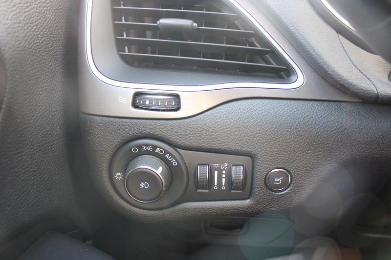 2022 Jeep Cherokee Latitude Lux photo 8