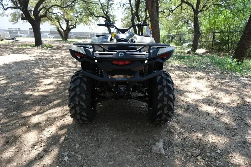 2025 Can-Am OUTLANDER PRO XU HD5 DESERT TANImage 4