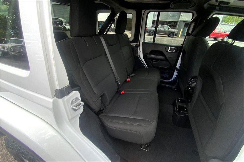 2019 Jeep Wrangler Unlimited Sahara photo 26