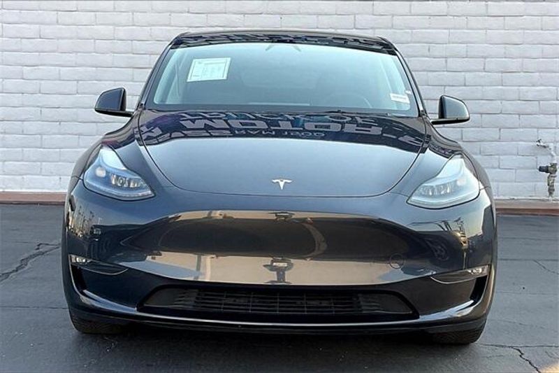 2024 Tesla Model Y PerformanceImage 2