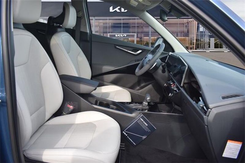 2025 Kia Niro EXImage 12
