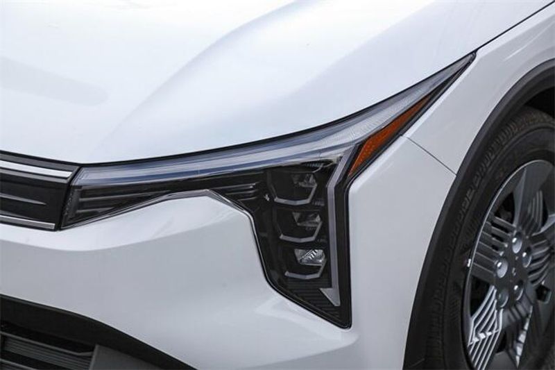 New 2025 Kia K4 LXImage 12