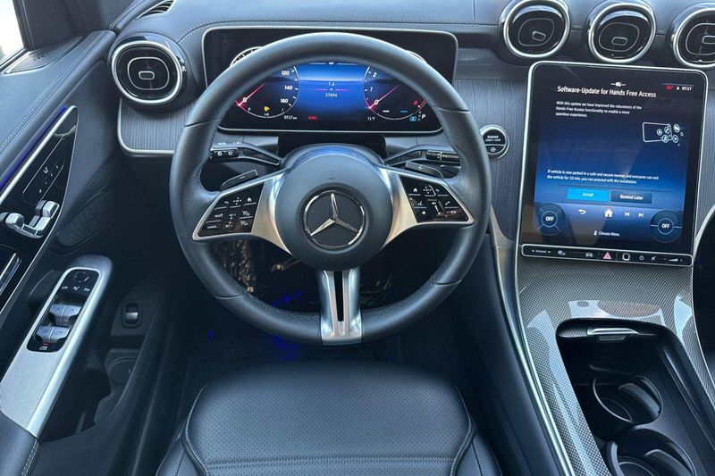 Used 2024 Mercedes-Benz GLC 300Image 16